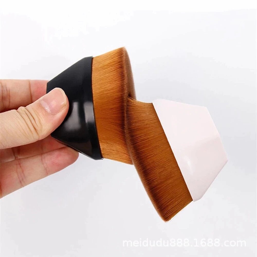 High-Density Petal-Shaped Seamless Foundation Brush